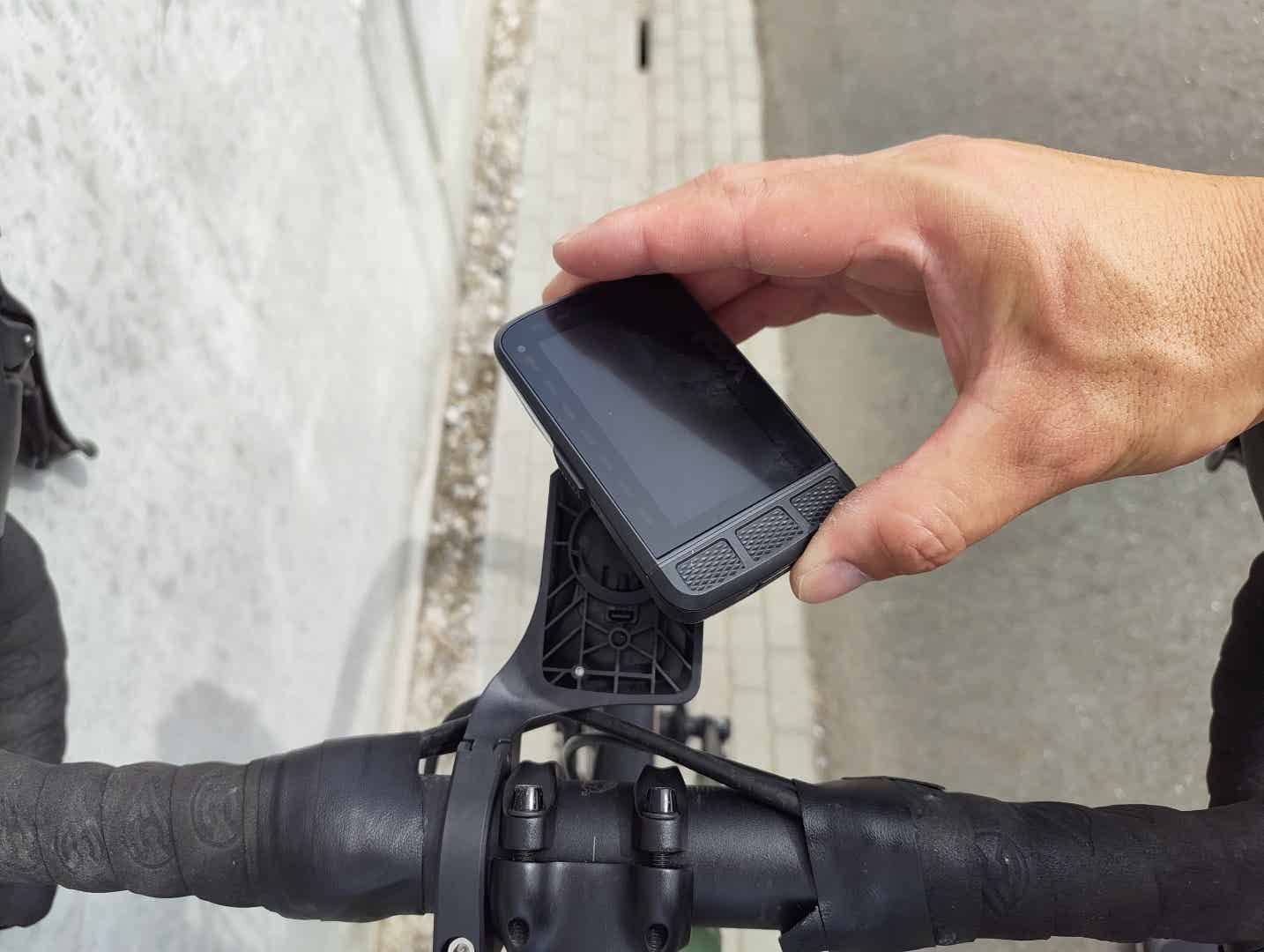 サイクルコンピューターの取り外し