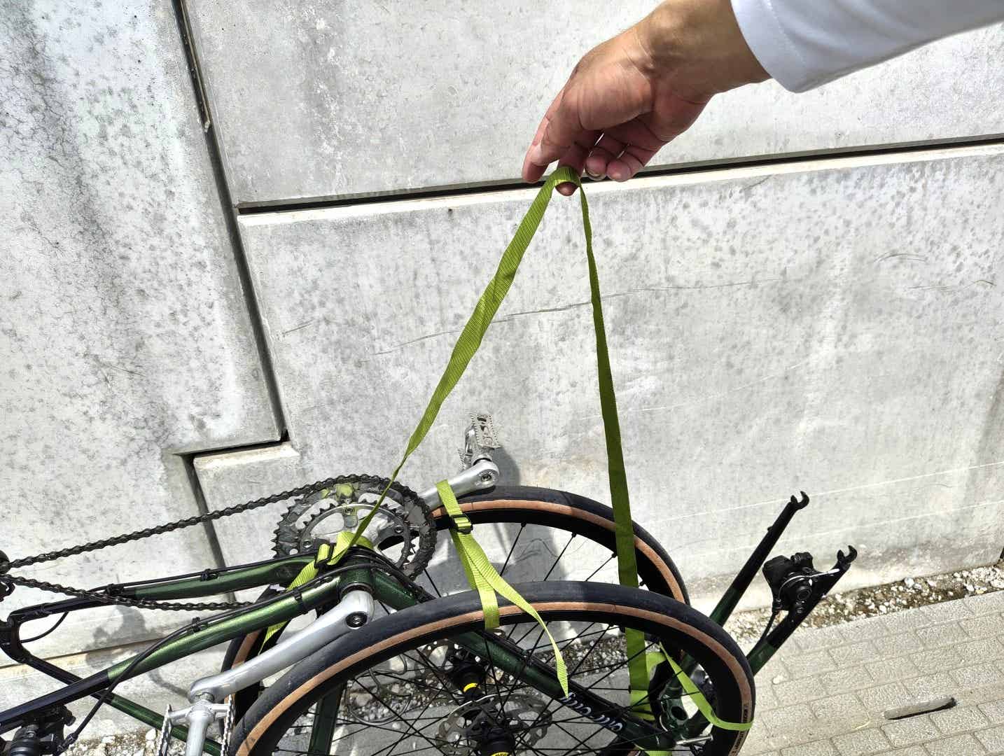 横型輪行袋のショルダーストラップ取り付け