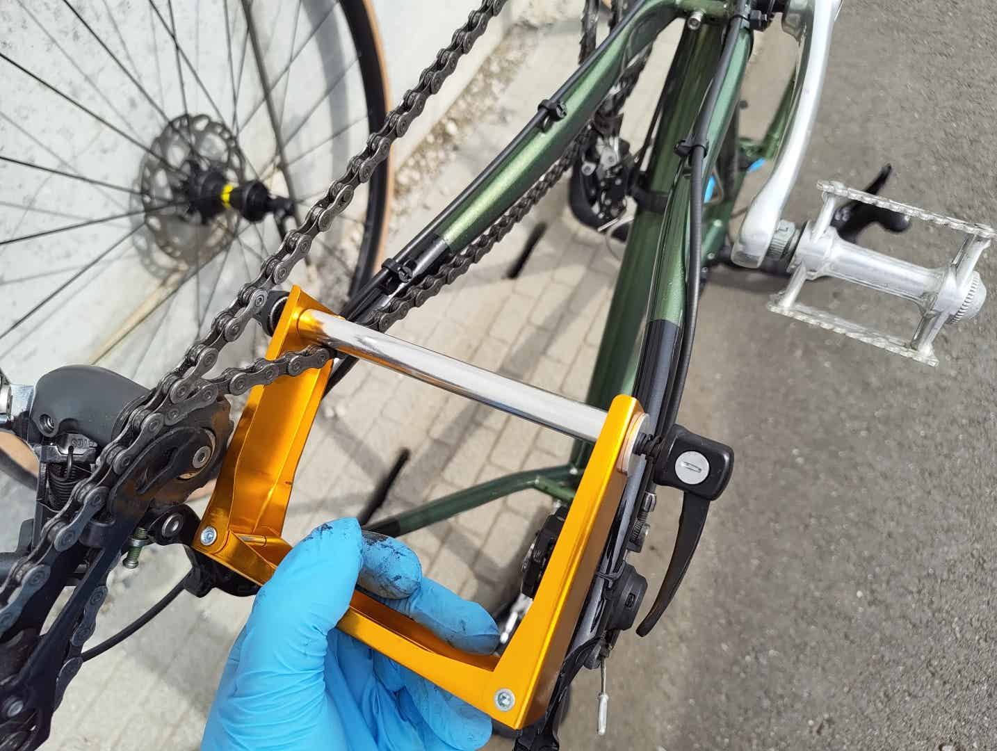 縦型輪行袋のエンド金具取付