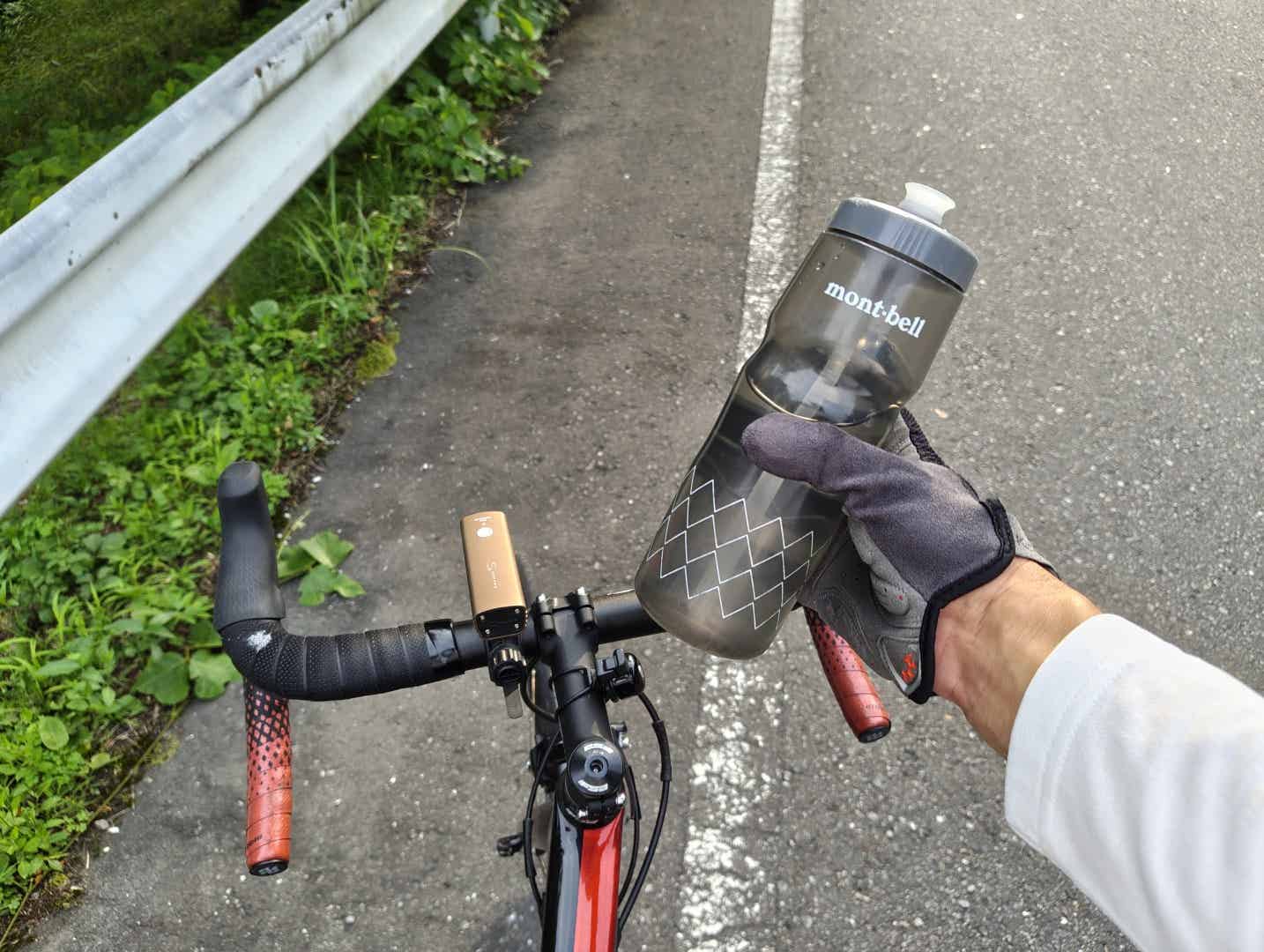 モンベルスクイズボトルをロードバイクで使う