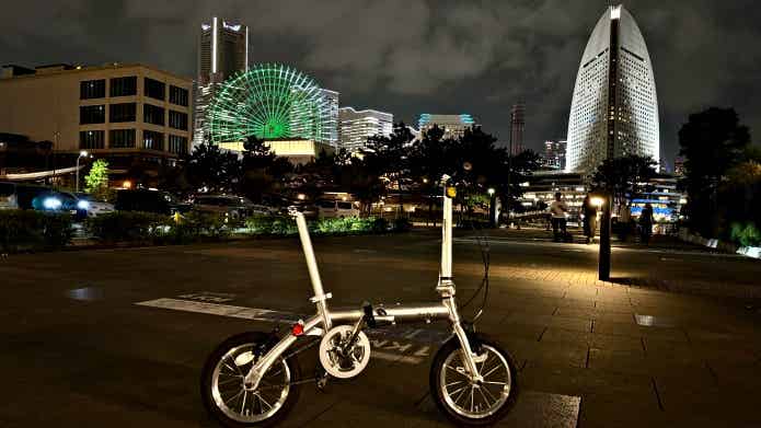 みなとみらいの夜景と自転車