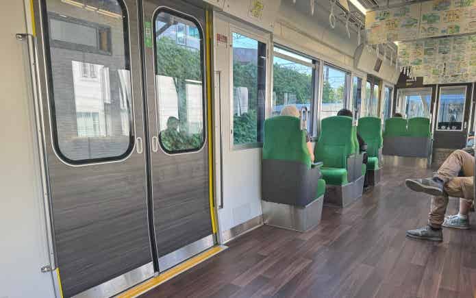 朝の江ノ電車内