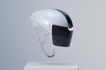 自転車に乗っているとき、危険が目の前にうかびあがる。Canyonの次世代スマートヘルメットとは