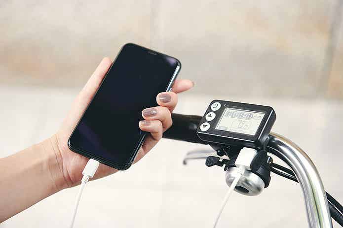 ENERSYS compact（エナシス コンパクト）の液晶パネルとスマートフォン