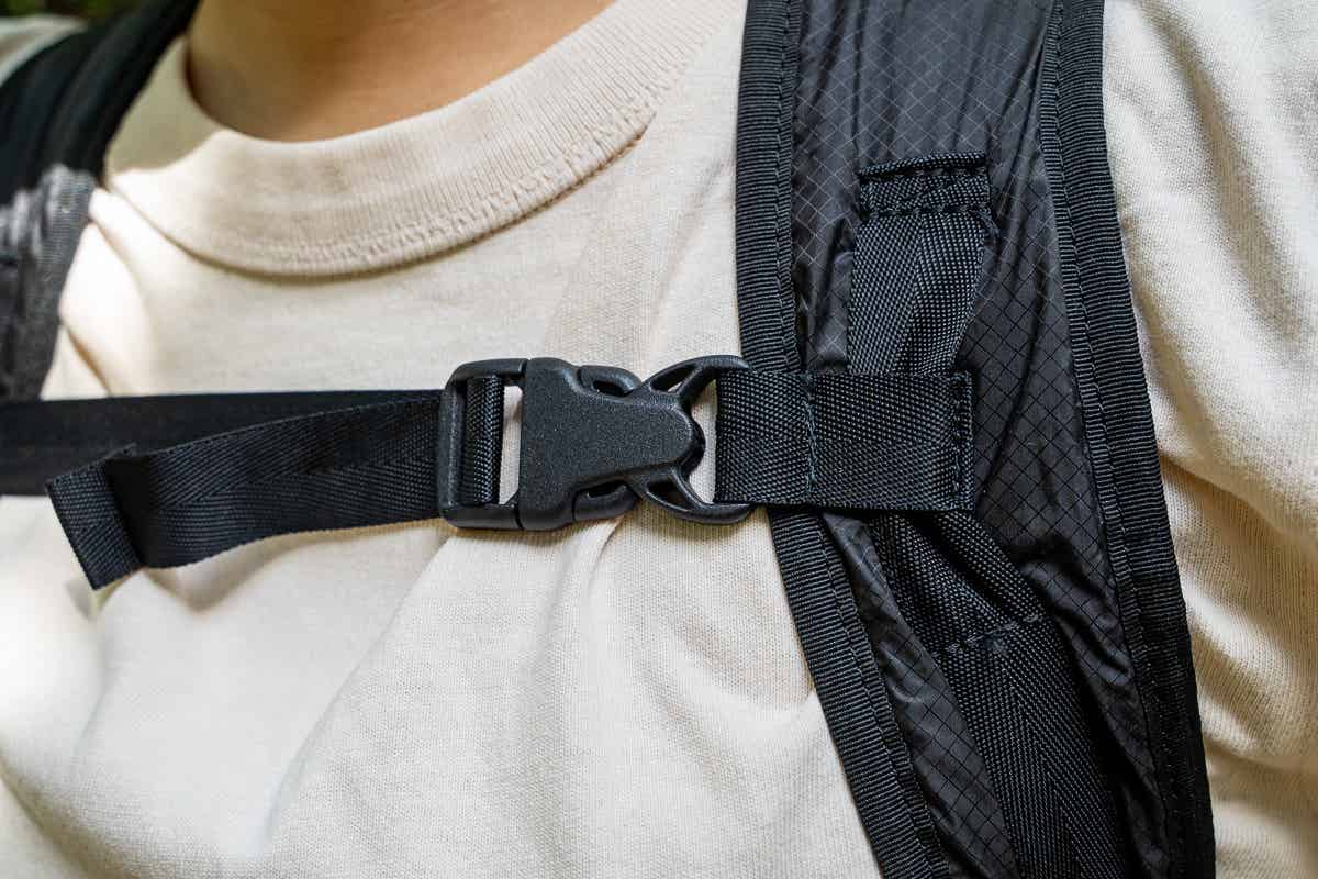 FAIRWEATHER パッカブルパックのチェストストラップ