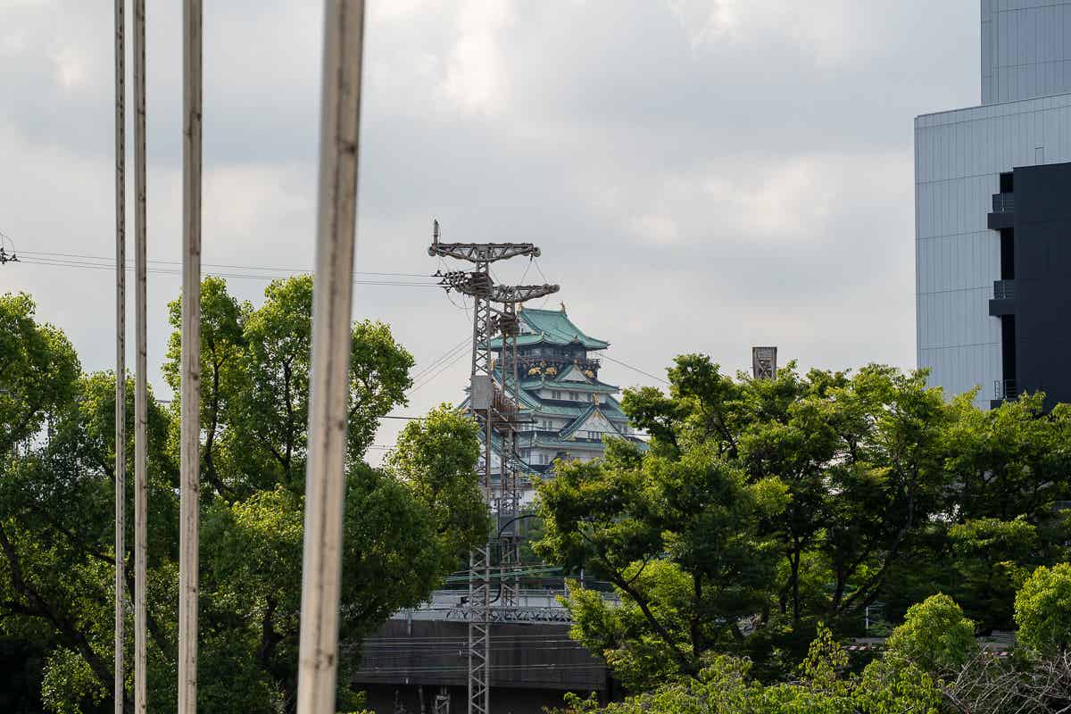 遠くに見える大阪城