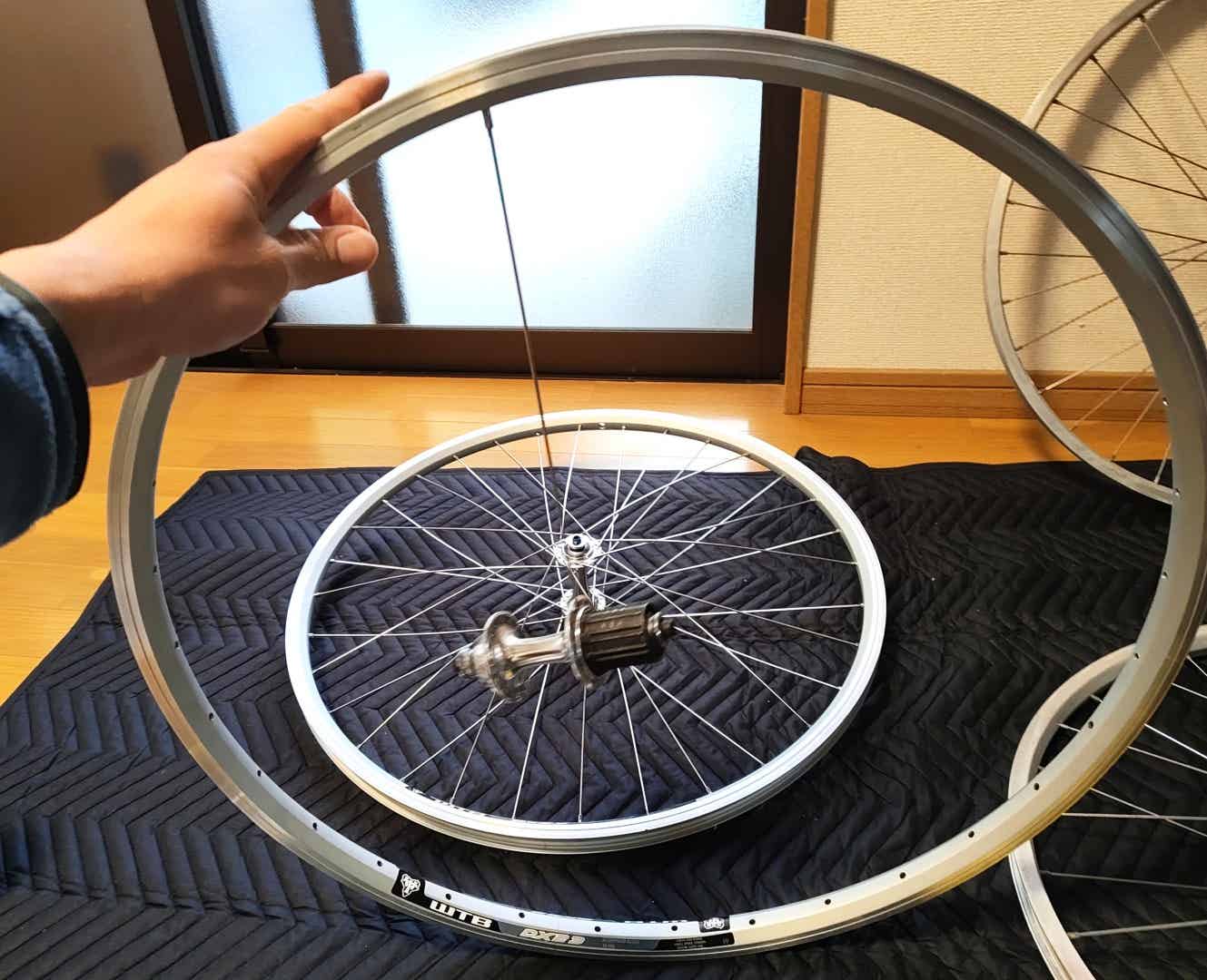 26インチホイールを手組み
