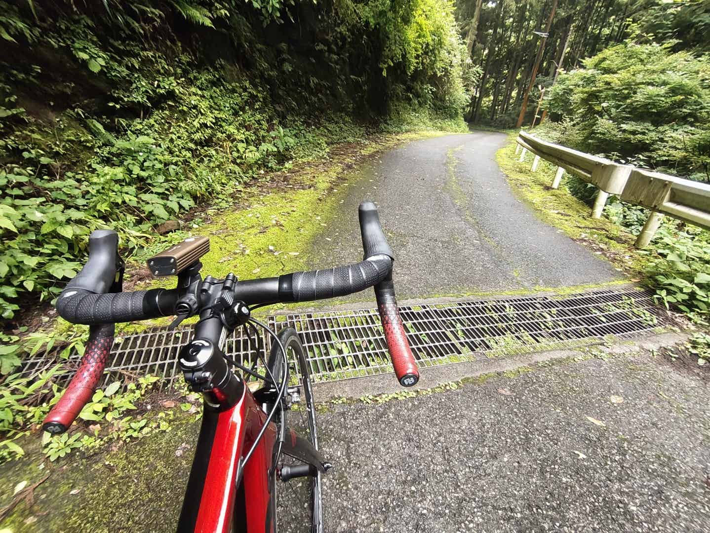 空気圧を下げたラテックスチューブのテスト