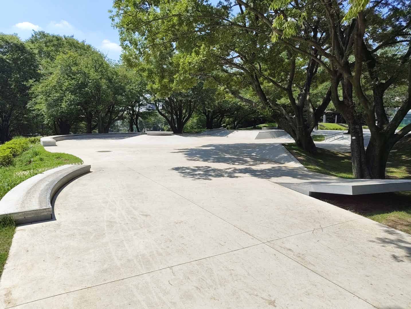 アーバンスポーツエリアのBMXパークセクション