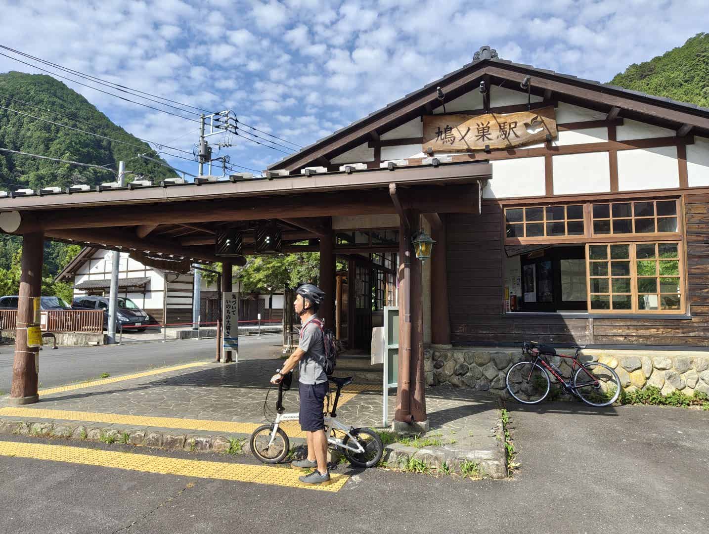 鳩ノ巣駅の駅舎
