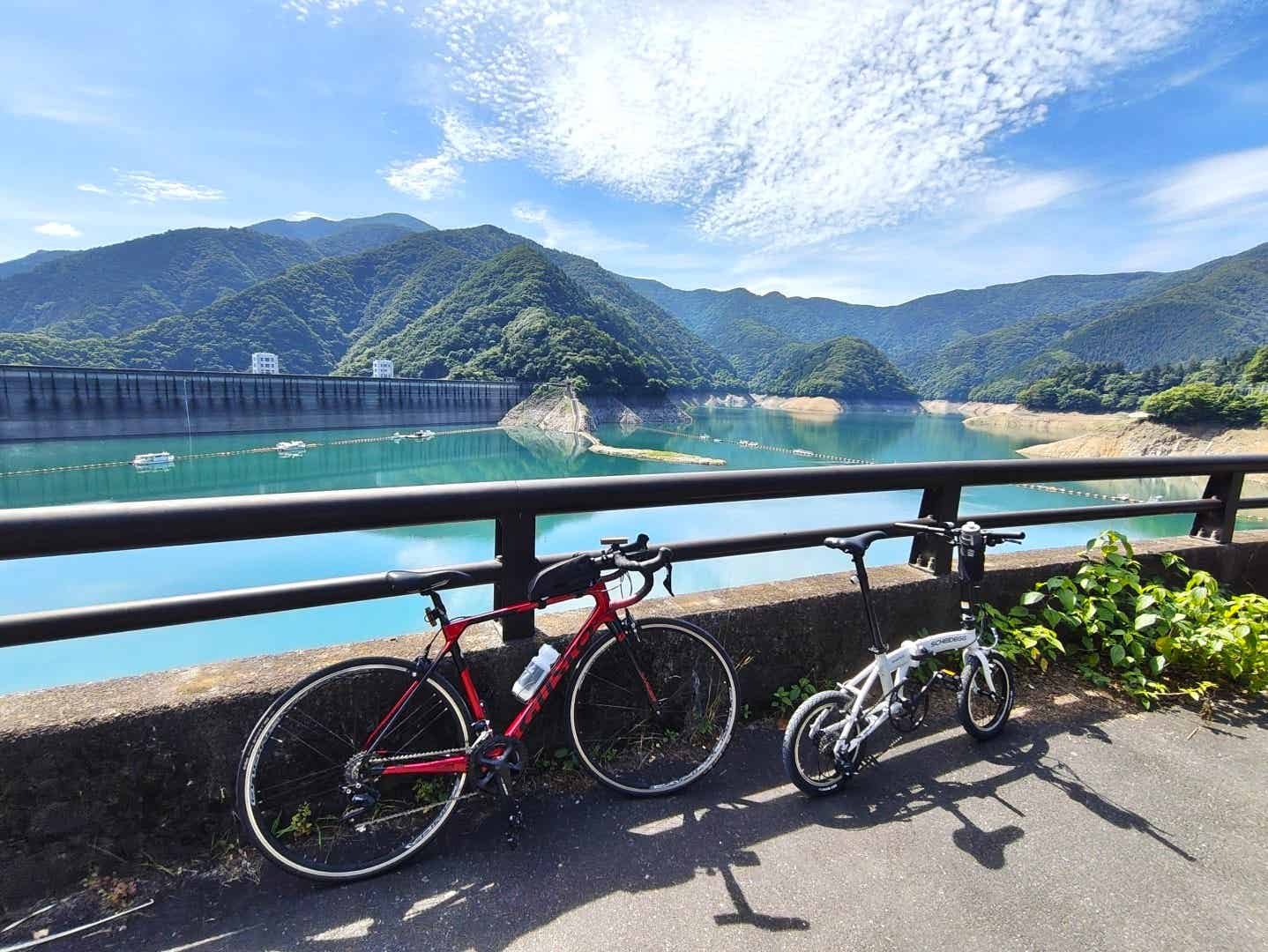 奥多摩湖にロードバイクとTR-F16で到着