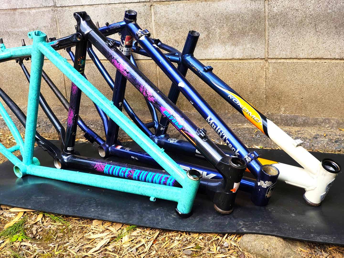 色とりどりのOLDMTBのフレーム