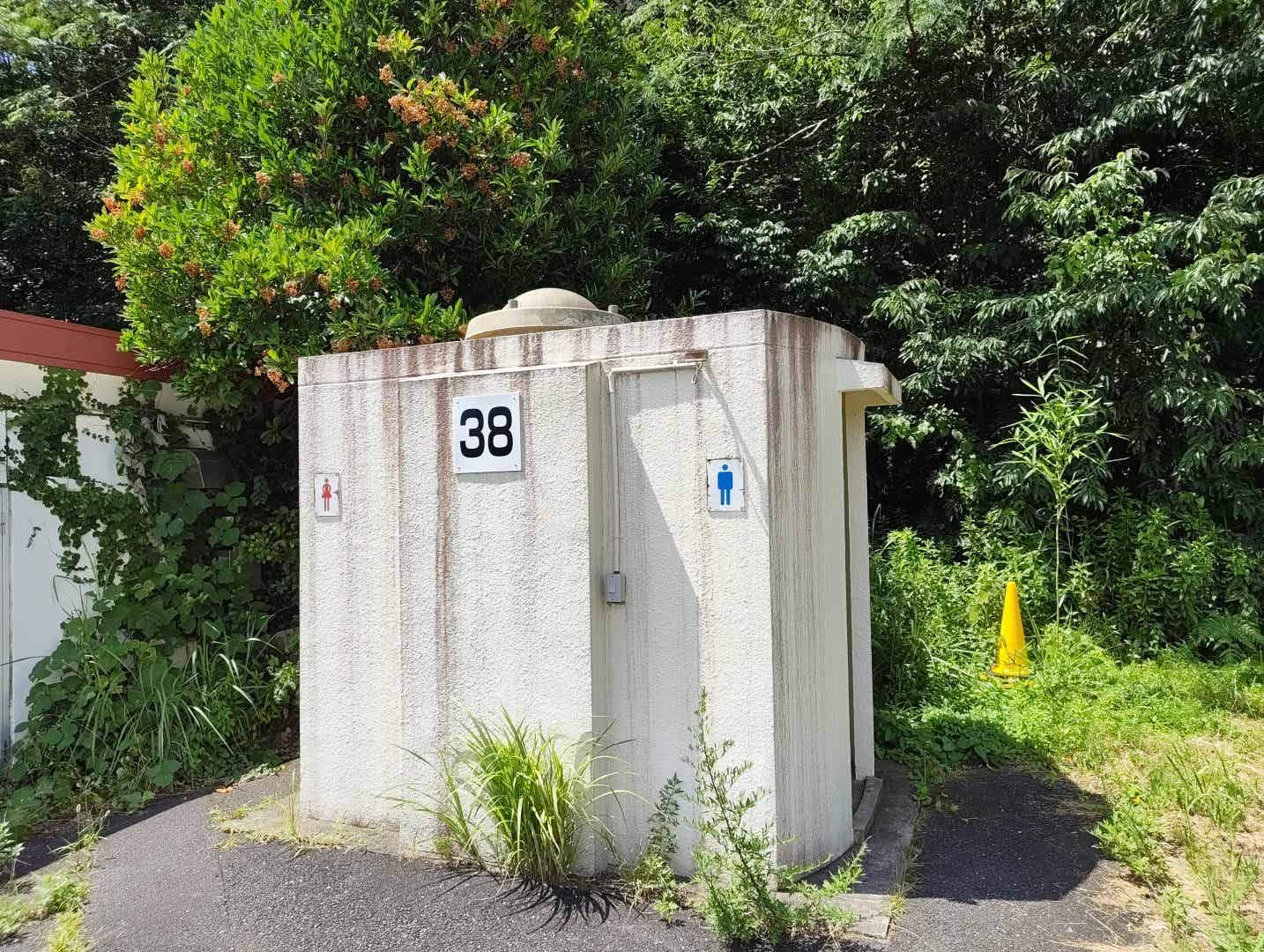 森林公園サイクリングコース北口のトイレ