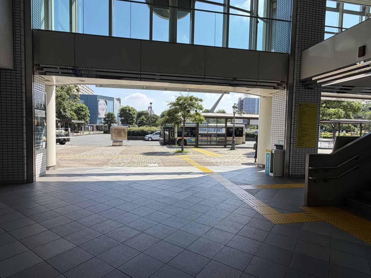 航空公園駅の階段