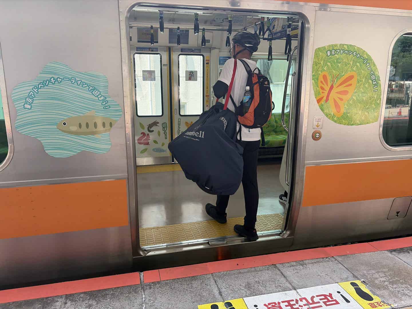 TR-F16を電車輪行する筆者