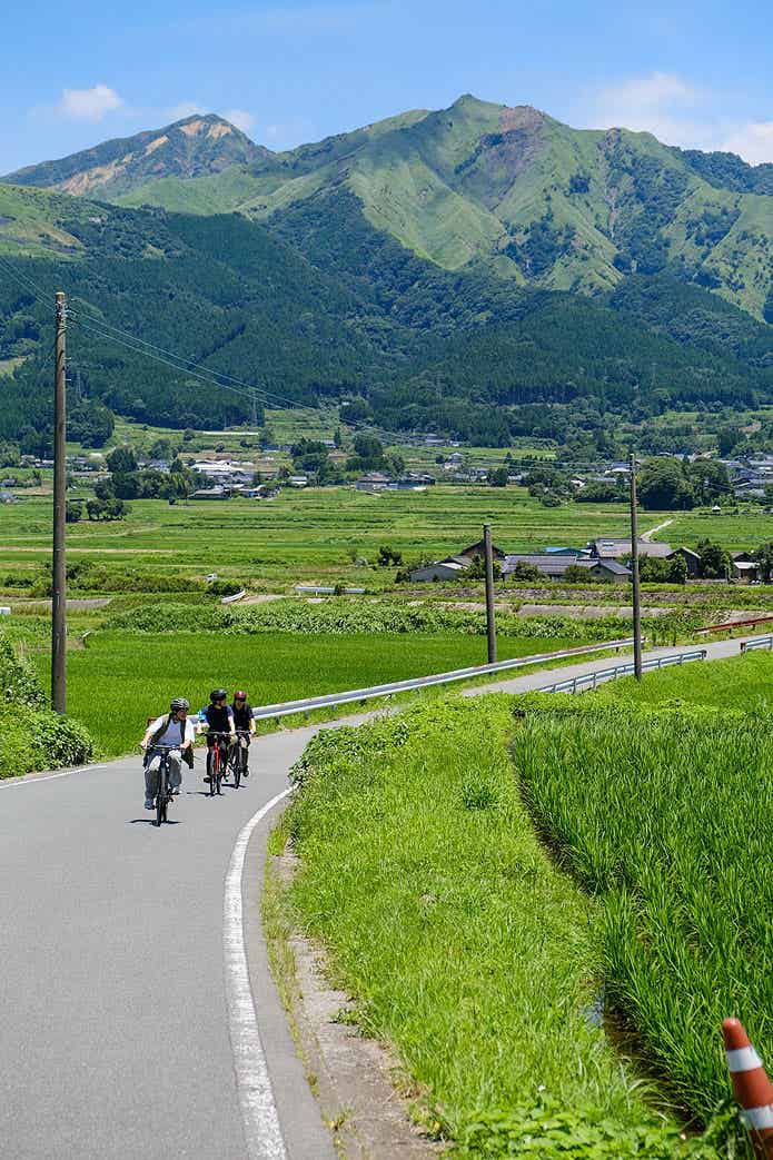 南阿蘇とサイクリングする人