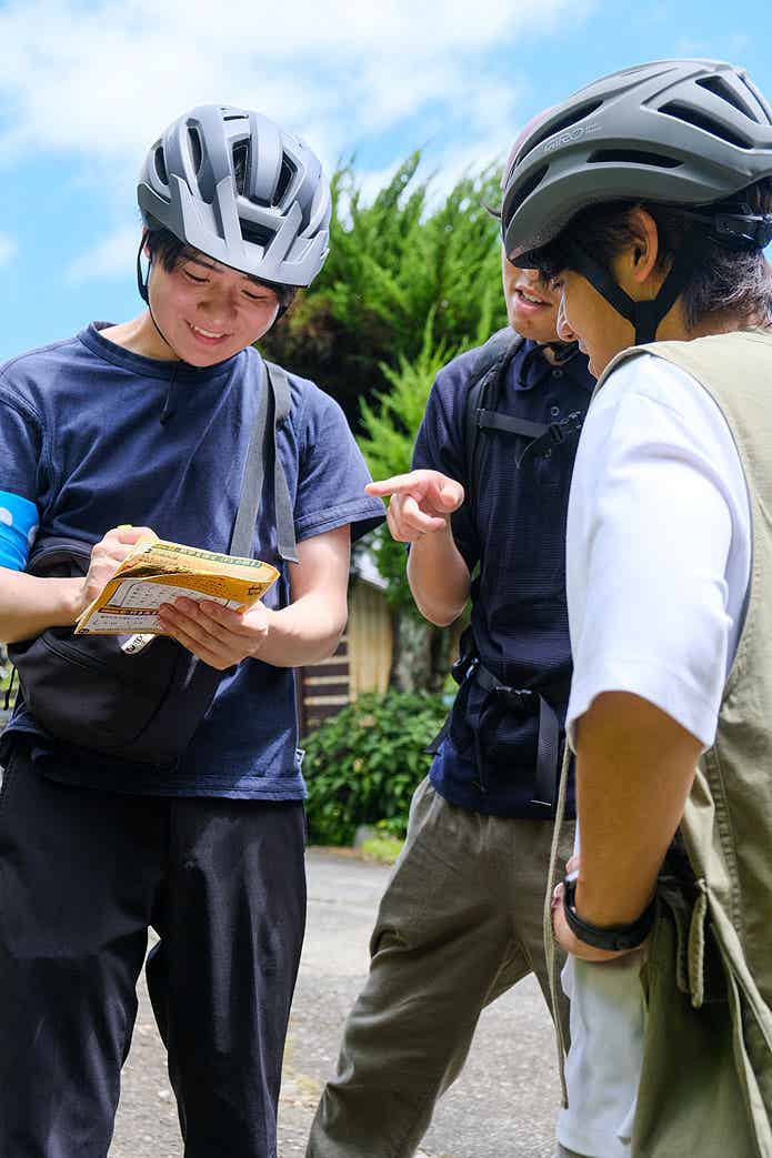 宝探しをする参加者