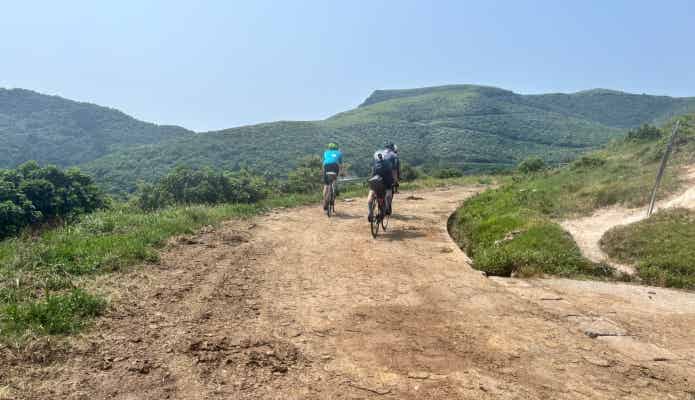知夫里島赤壁への道