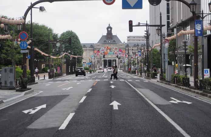 文翔館と道路