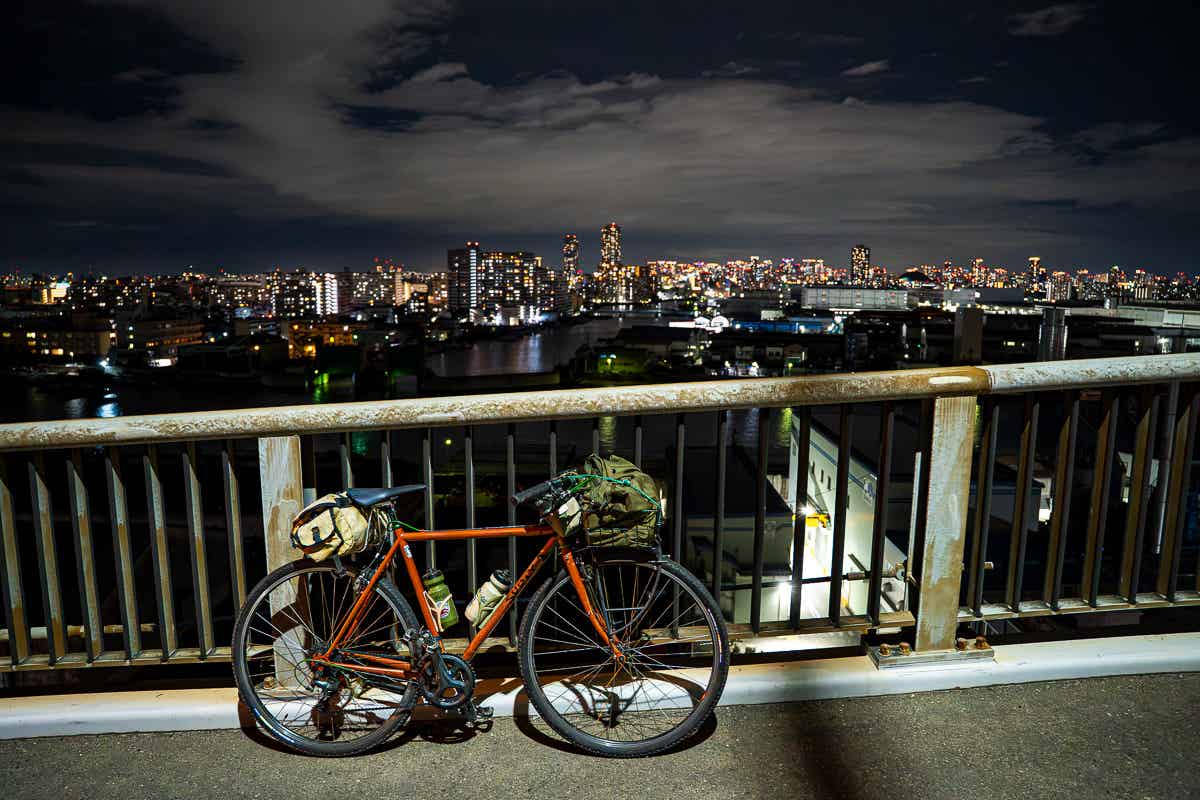 なみはや大橋と自転車