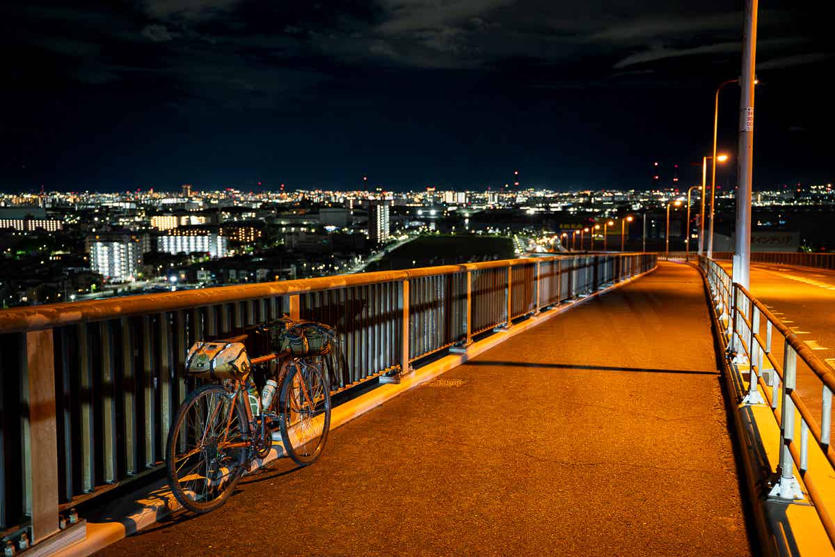 なみはや大橋と自転車