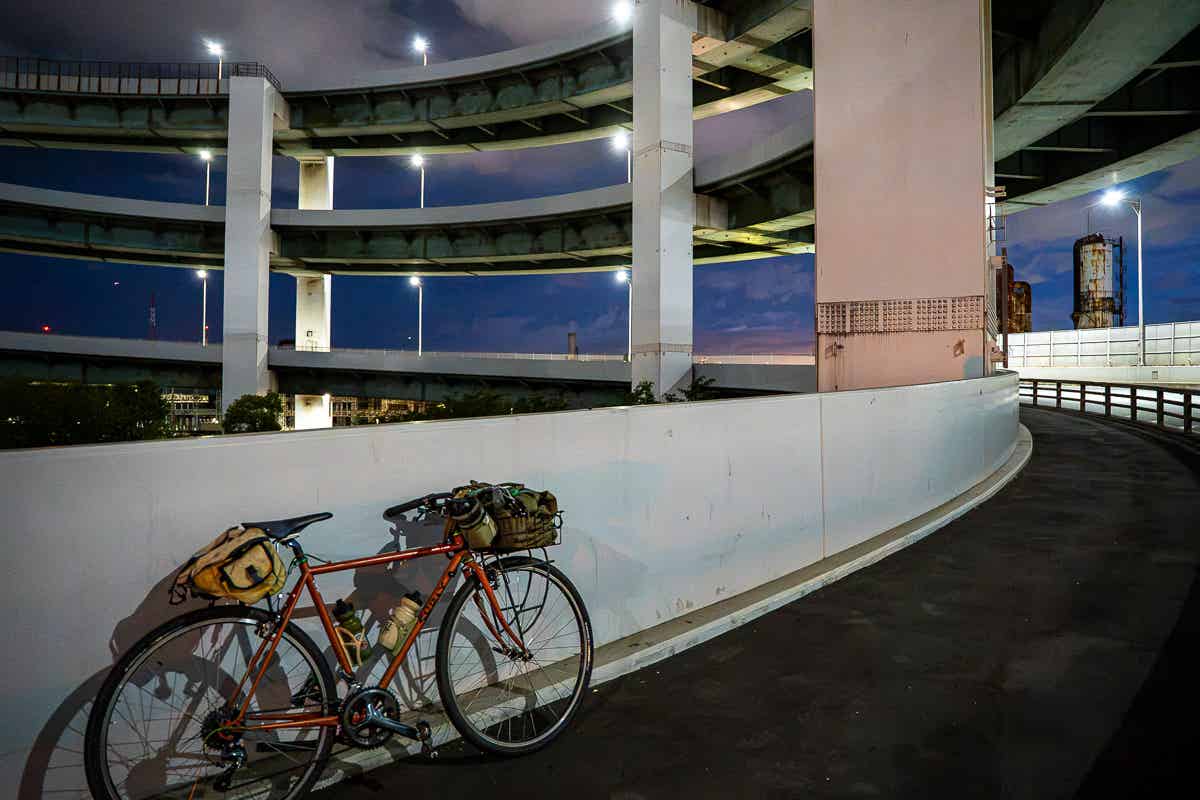 新木津川大橋と自転車