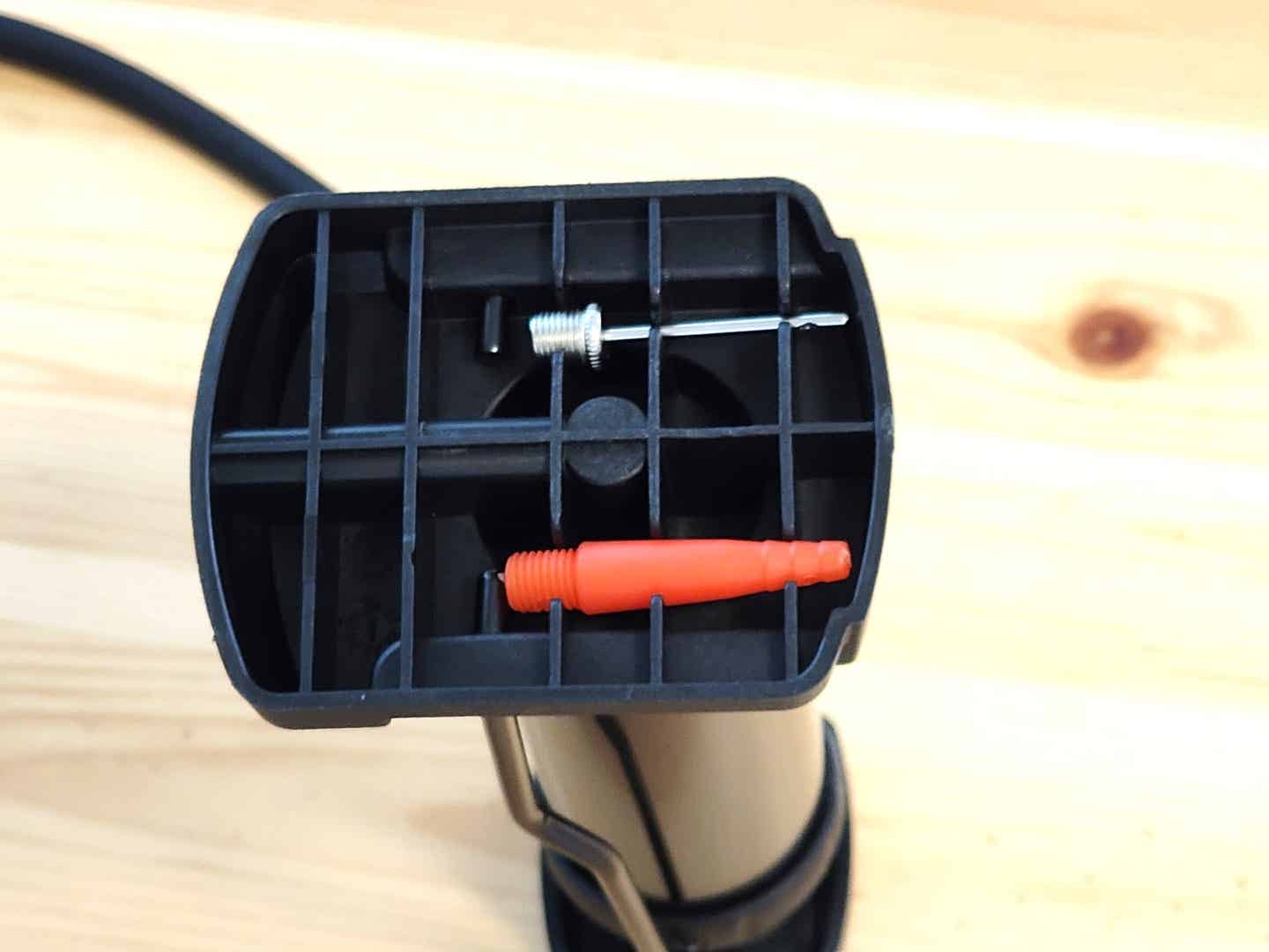 ダイソーの足ふみポンプのボール用ノズル