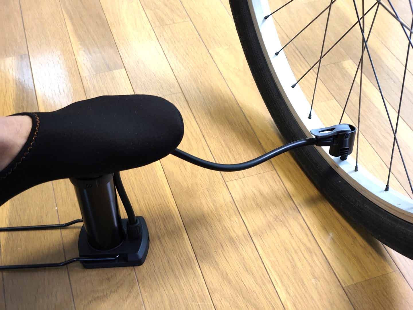 空気を入れやすい足ふみポンプ