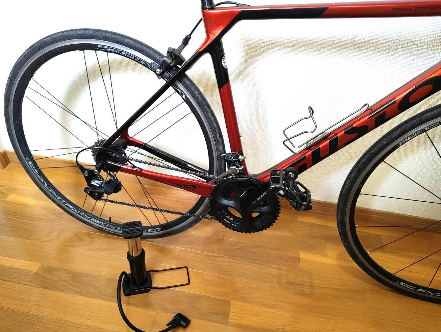 ダイソーの足ふみポンプでロードバイクに空気を入れるテスト
