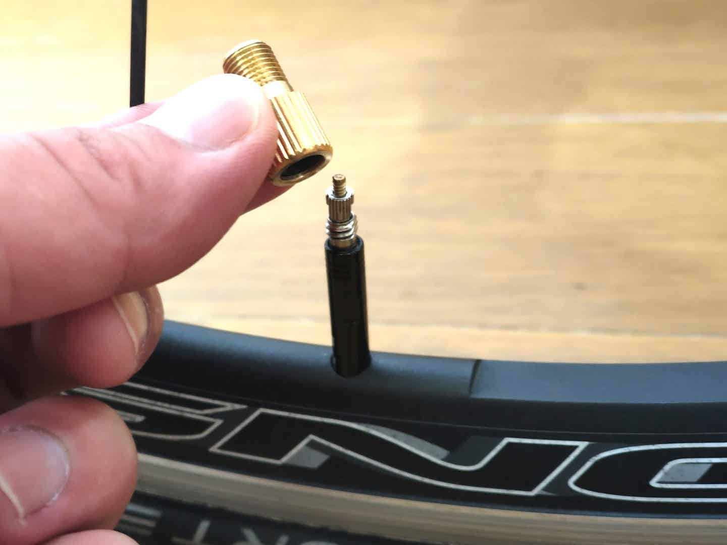 自転車の仏・米変換アダプター