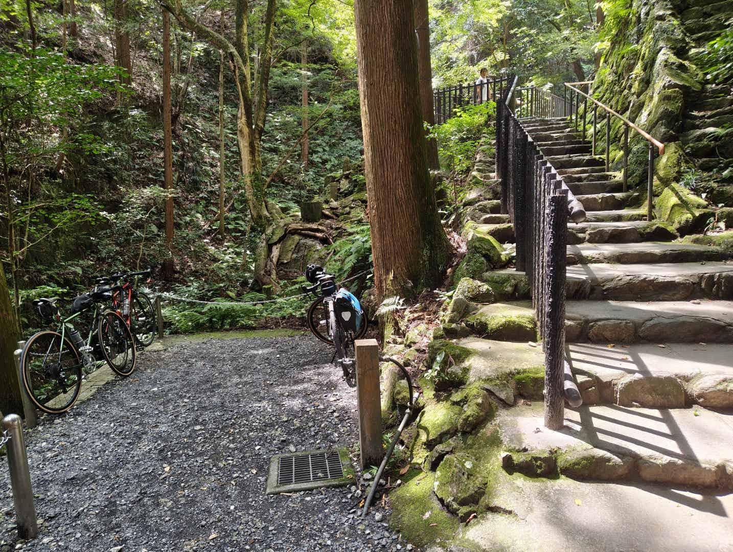 黒山三滝の駐輪場のようなスペース