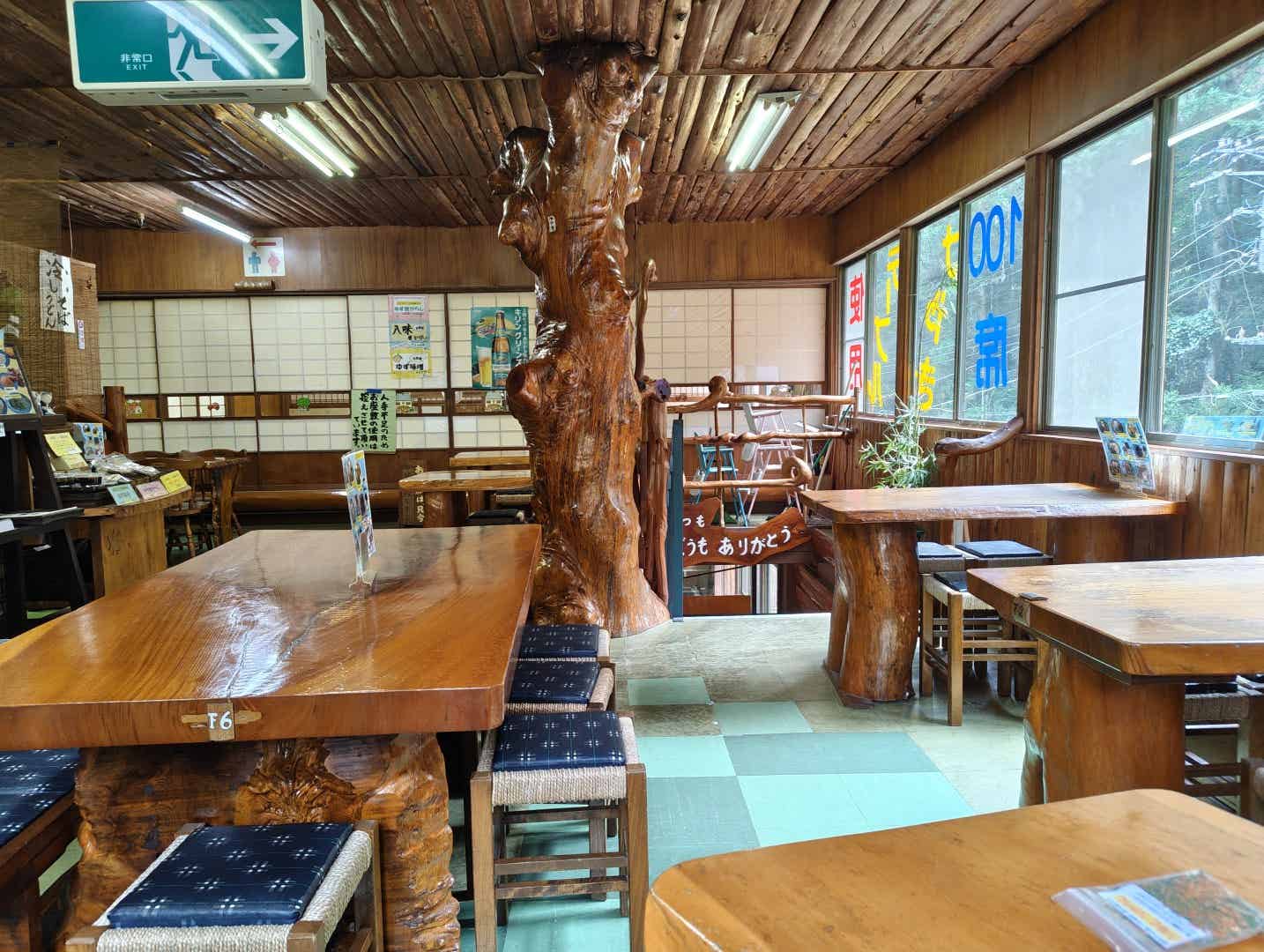 根っ子食堂の店内