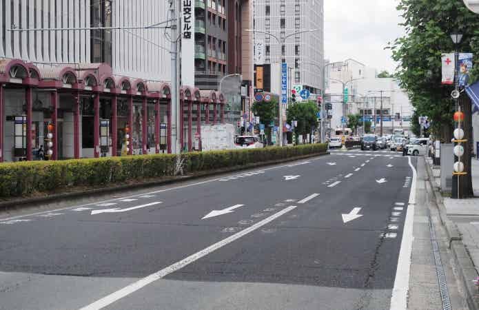 山形駅前の道路