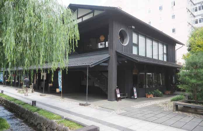 シックな建物