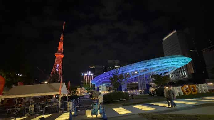 夜のミライタワーとオアシス21