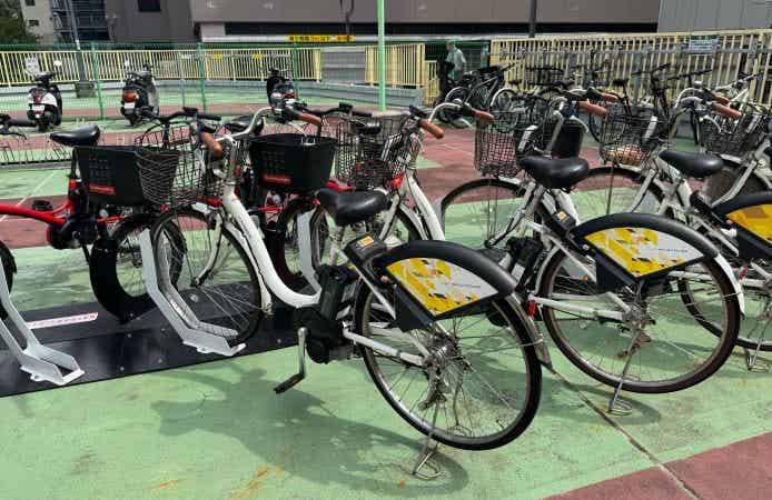 ポートに並んだレンタサイクル