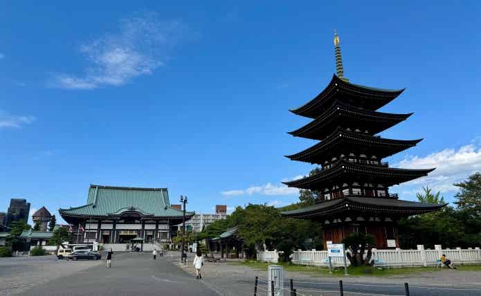 日泰寺本堂と五重塔