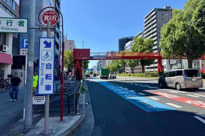 大須観音の赤い歩道橋