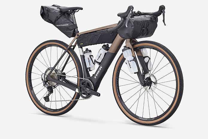 「Checkpoint+ SL 5」の新色「Matte Bronze Age / Dark Web」の車体