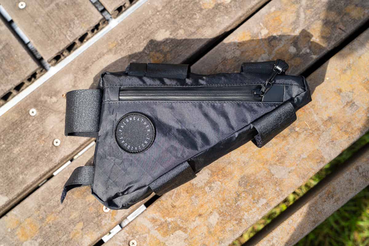 荷物を入れた状態のバッグ