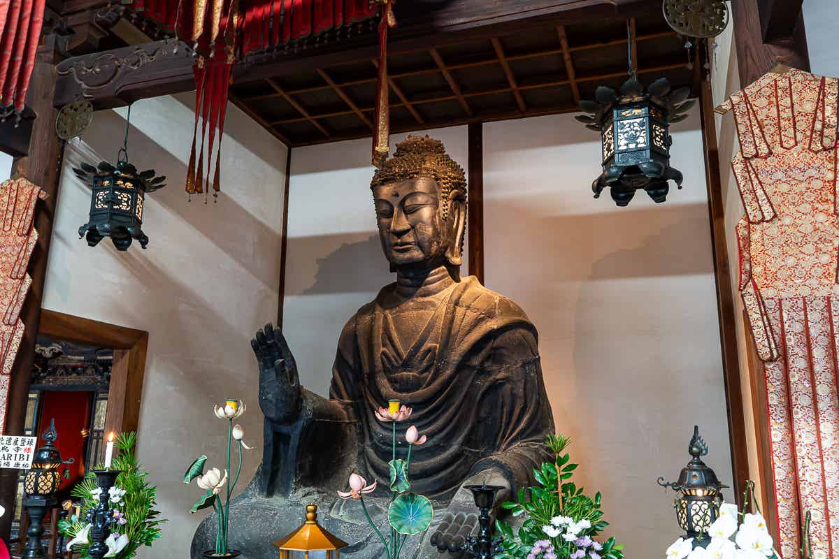 飛鳥大仏を安置した堂内