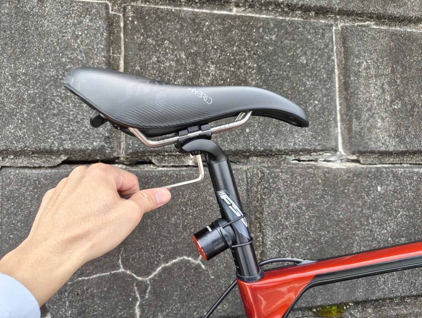 セラSMPのサドルポジションを調整