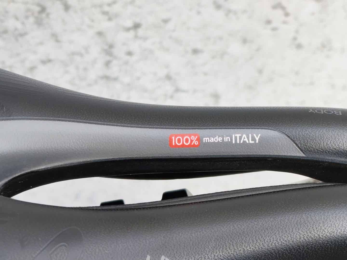 セラSMPのサドルの100%MADEINitalyの表記
