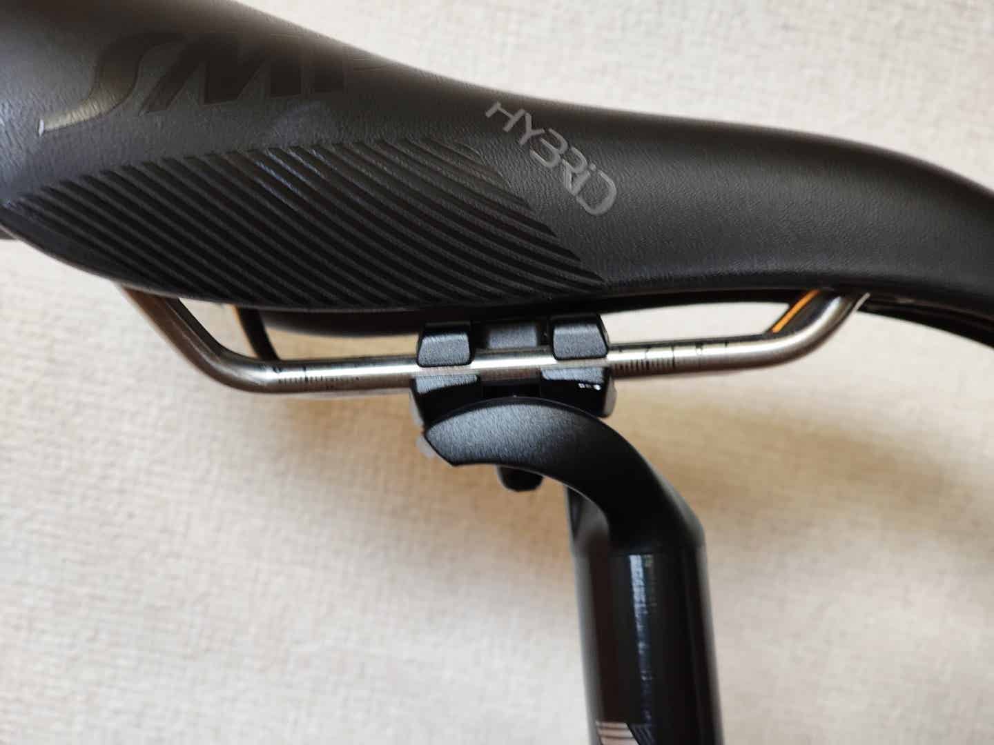 セラSMPのサドルの前後位置調整