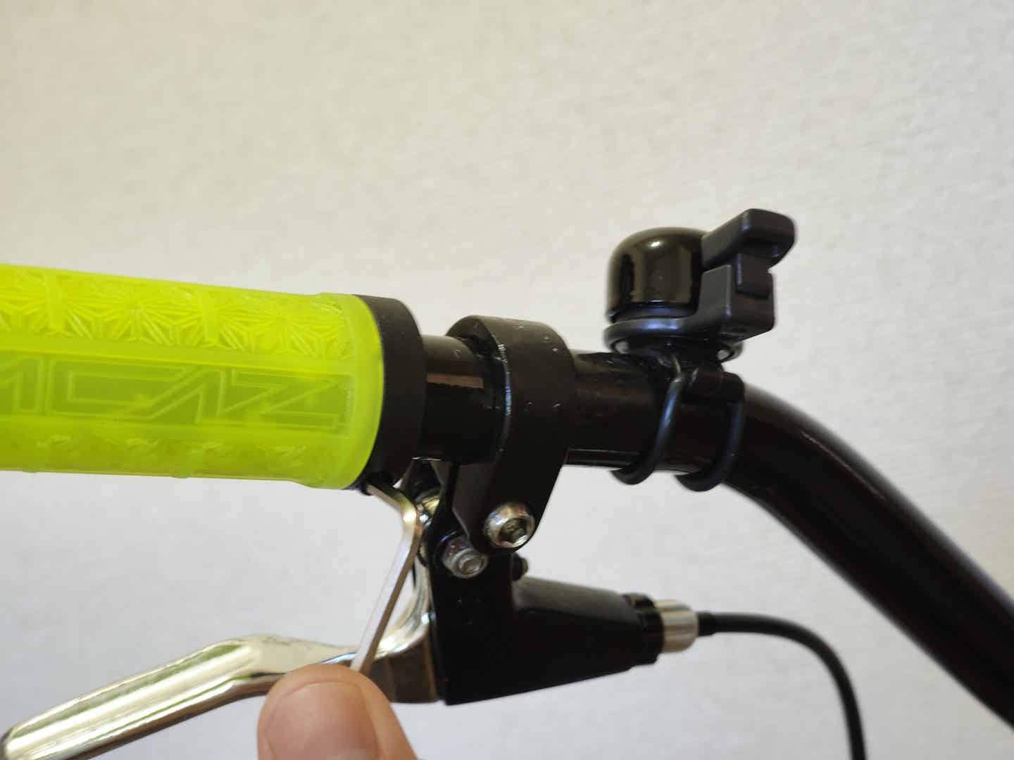古いグリップの取り外し
