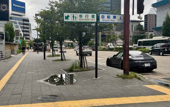 栄付近の自転車レーン