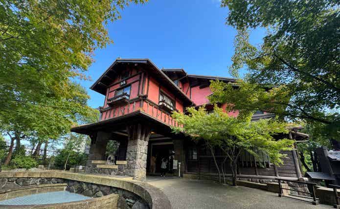 楊輝荘南園の聴松閣
