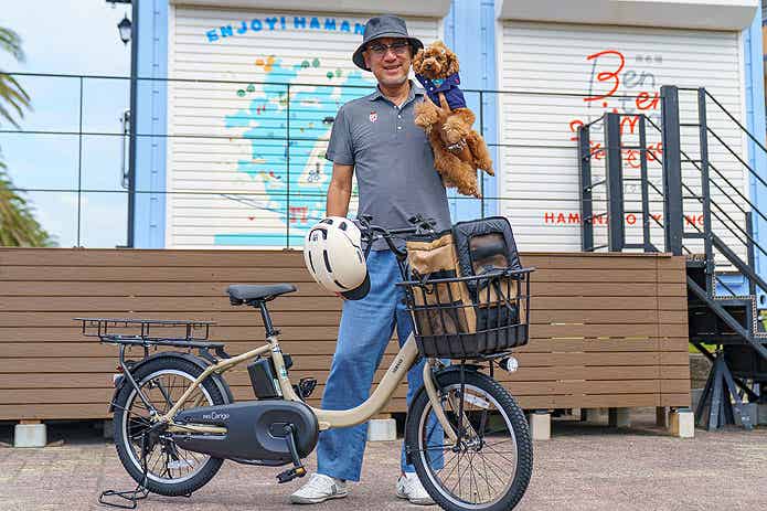 愛犬と自転車と男性