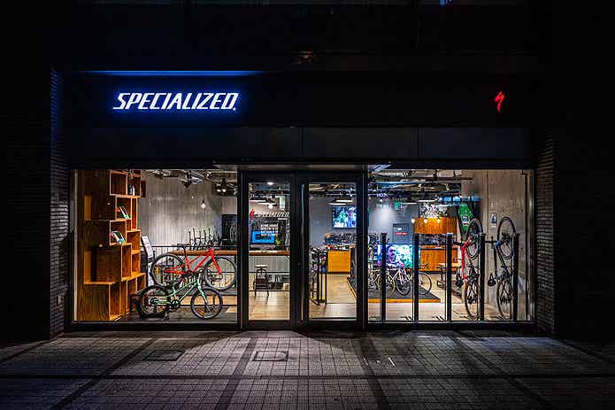 スペシャライズド新宿の外観