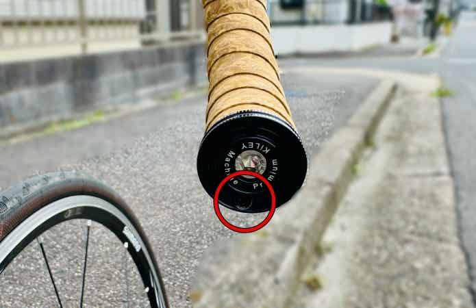 6時方向のミラー取り付け穴